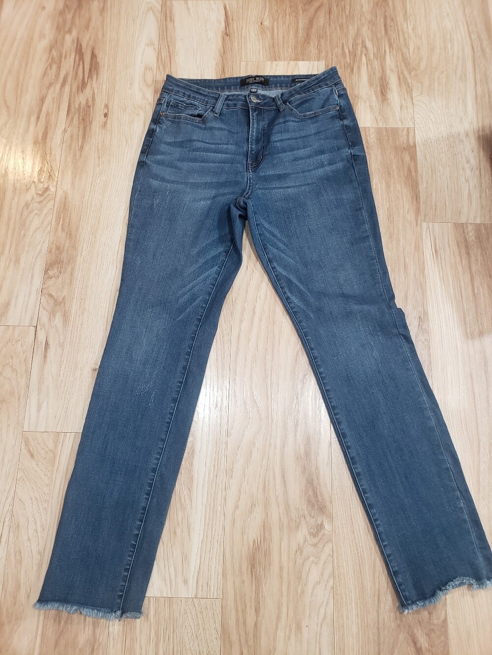 Judy Blue Boyfriend Fit Raw Hem Light Distressed Size 13/31